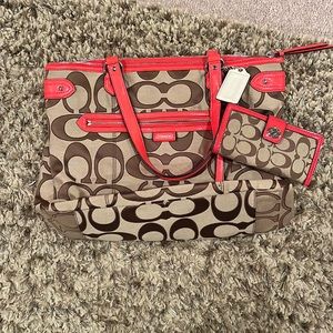 Brand new coach! Never been used. Matching purse and wallet!